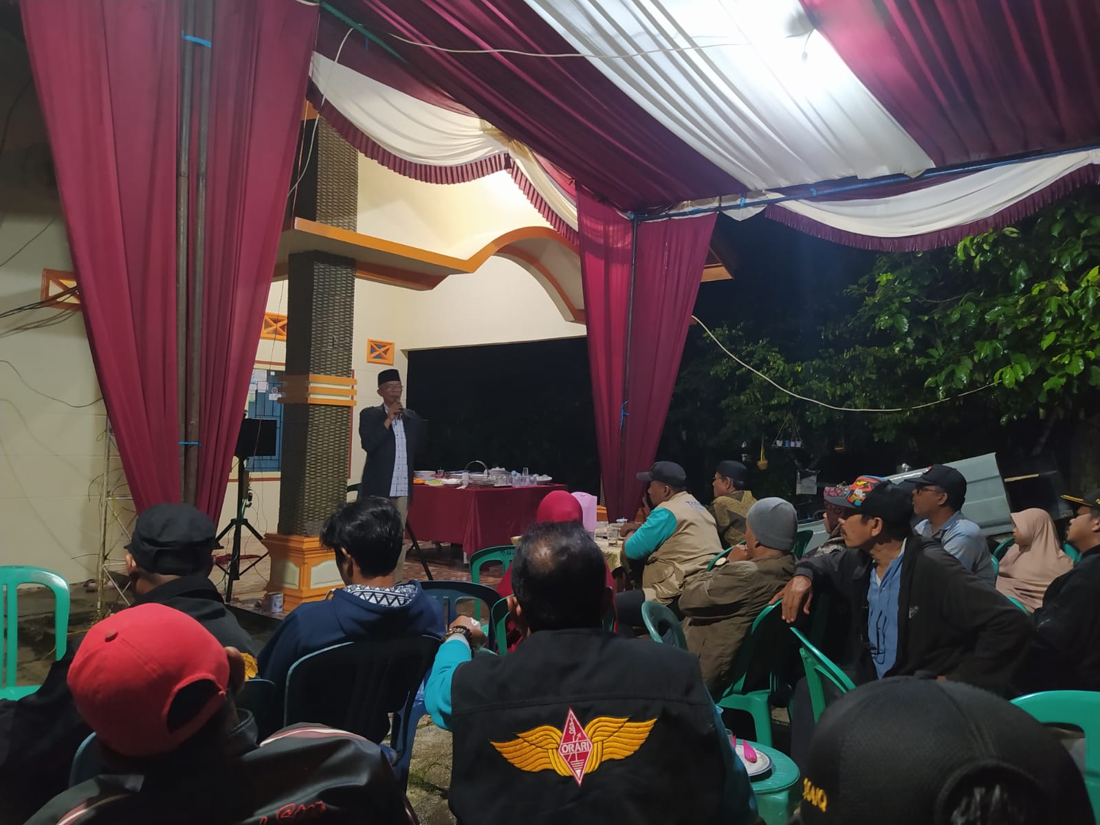 Anggota DPRD Kota Solok Nasril In Dt Malintang Sutan menampung aspirasi.